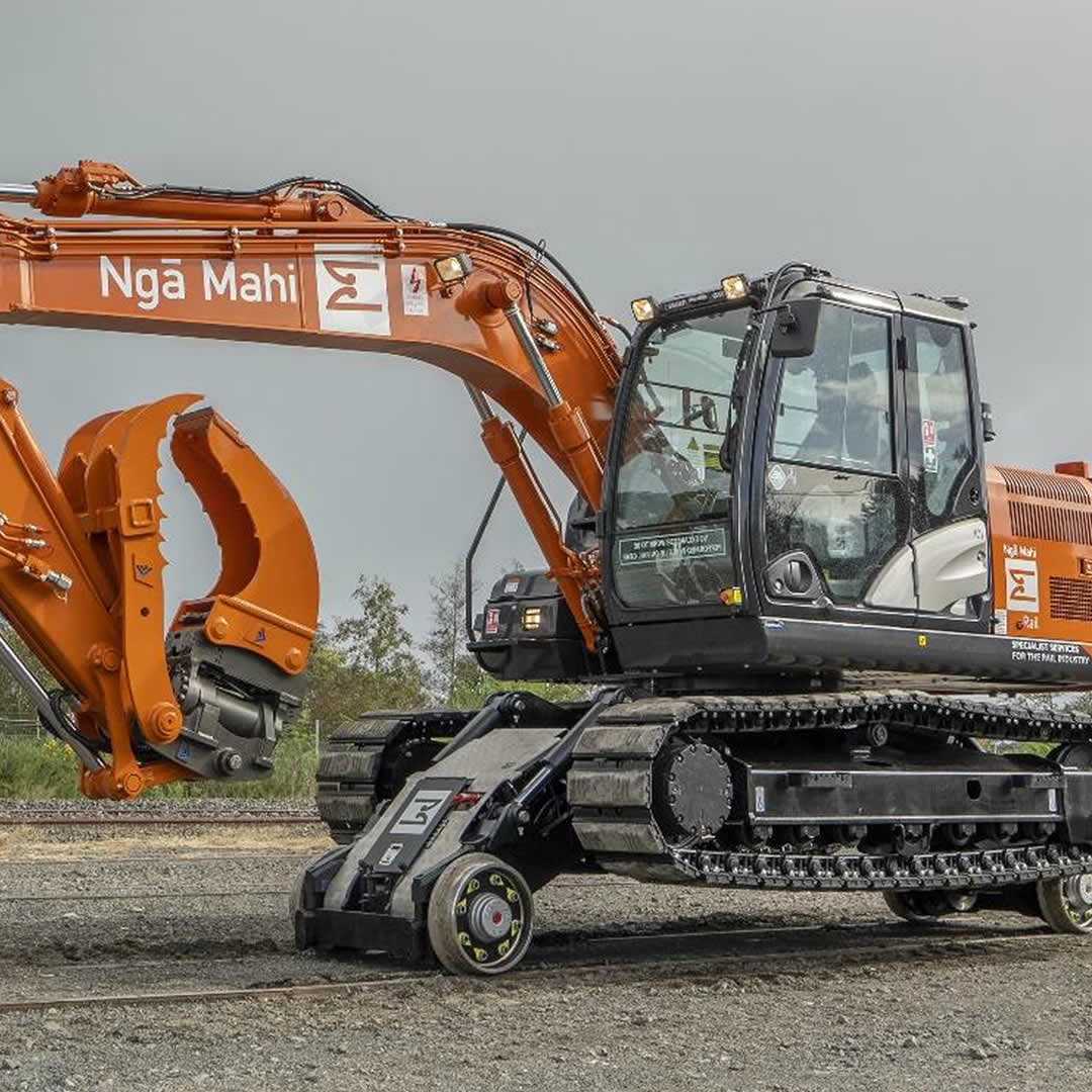 Nga Mahi Rail New Zealand- 13 Tonne Excavator Hirail